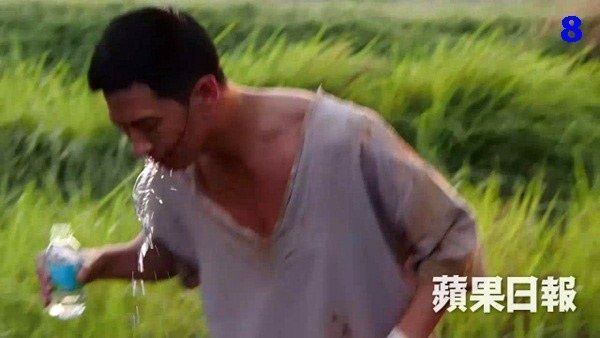 ฉากจูบปอย ตรีชฎากับนักแสดงฮ่องกง ฝ่ายชายจูบเสร็จรีบเอาน้ำมาล้างปาก