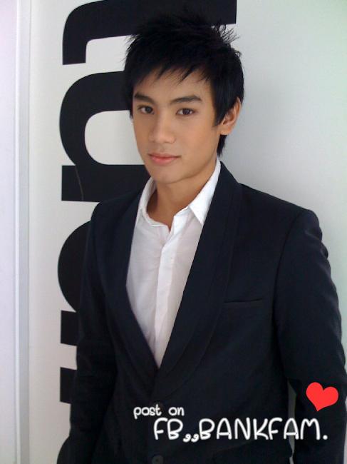 แบงค์ หนุ่มหล่อจาก มาดามดัน