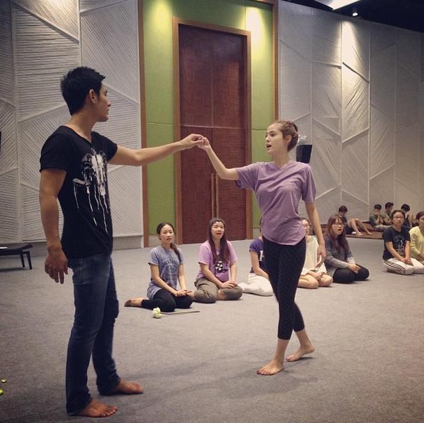 อ๋อม-ขวัญ ซ้อมละครเวที "มหาชาติ มหาบุรุษ"