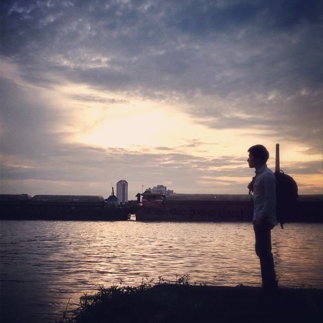 @natsakdatorn ใน MV "ยิ่งคุยยิ่งเหงา"