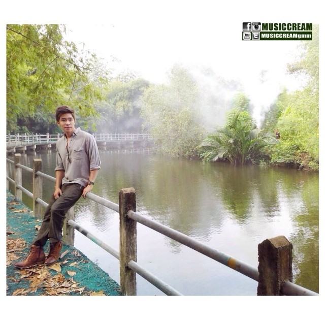 @natsakdatorn ใน MV "ยิ่งคุยยิ่งเหงา"