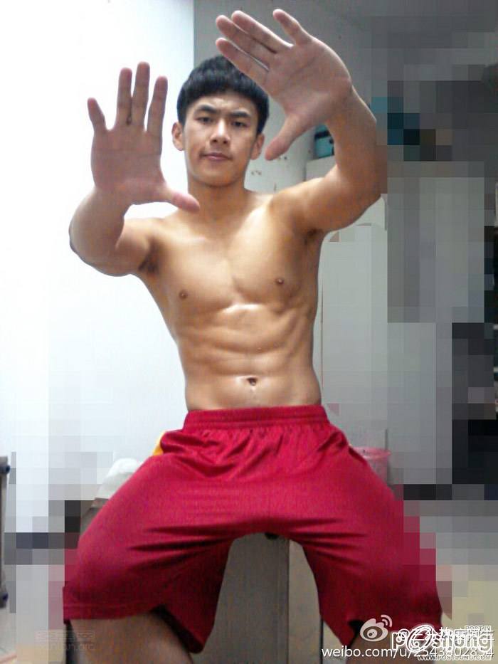 ถอดโชว์เรือนร่าง 411 - นายแบบตี๋น้อย 17 (คนมีกล้ามนี่ทำหน้าแก่ก่อนวัยหรอ??)