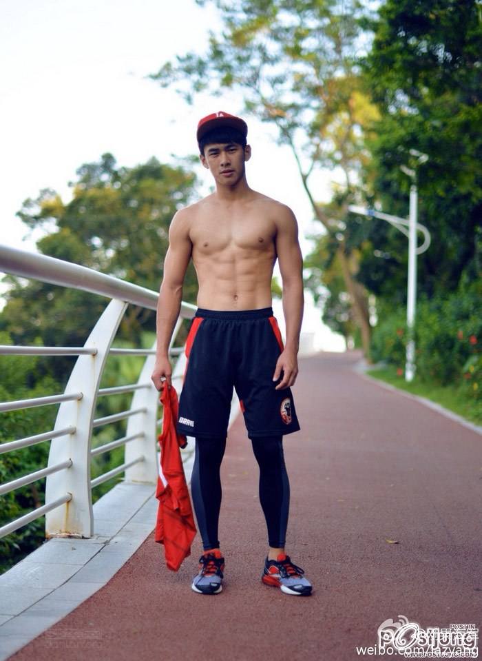 ถอดโชว์เรือนร่าง 411 - นายแบบตี๋น้อย 17 (คนมีกล้ามนี่ทำหน้าแก่ก่อนวัยหรอ??)