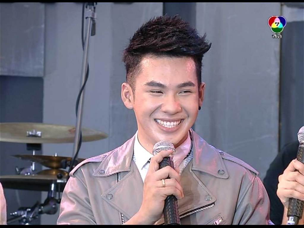 ตั้ม กัน  7 สีคอนเสิด