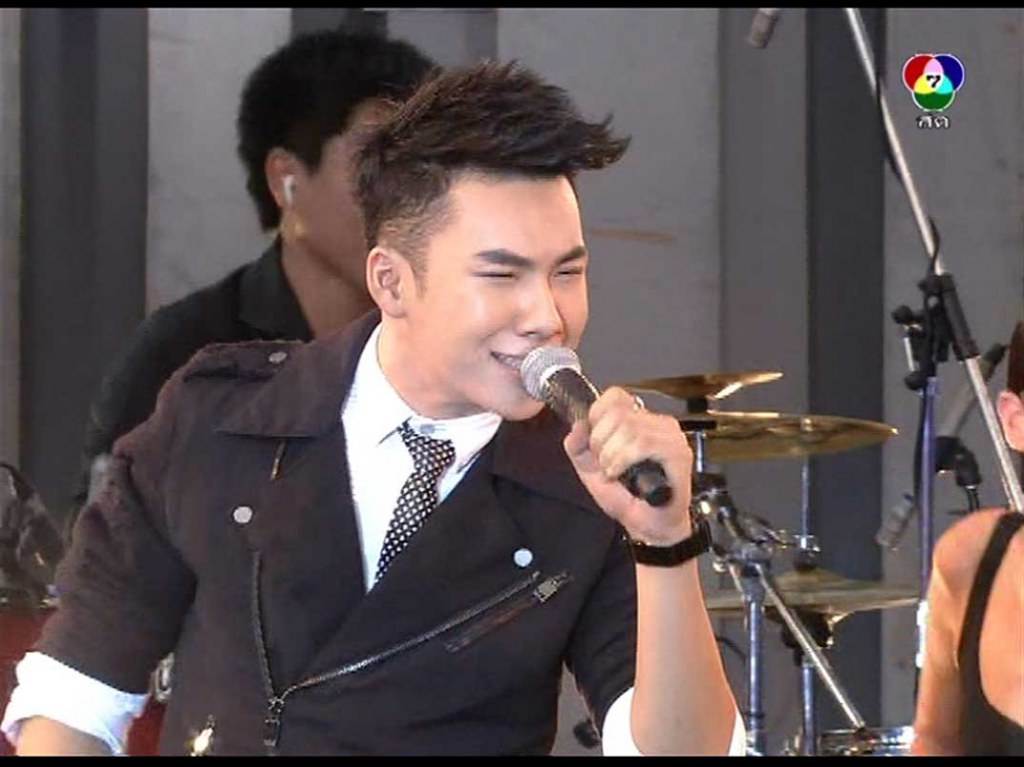 ตั้ม กัน  7 สีคอนเสิด