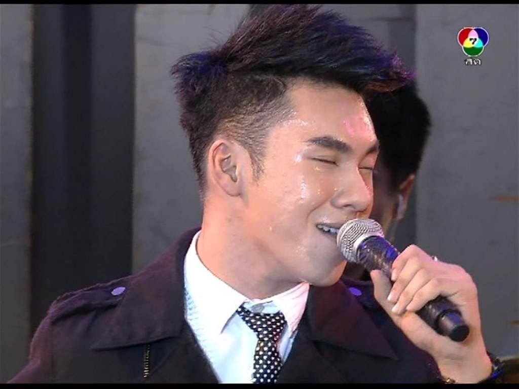 ตั้ม กัน  7 สีคอนเสิด