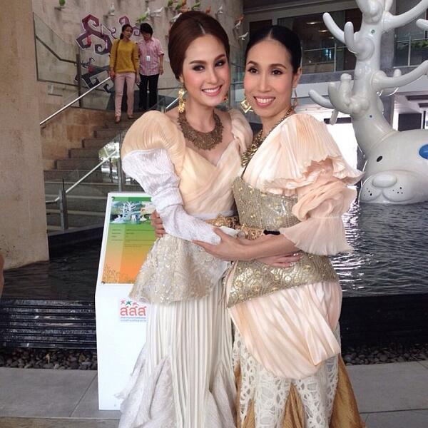 อ๋อม - ขวัญ @ งานแถลงข่าวละครเวที มหาชาติ มหาบุรุษ