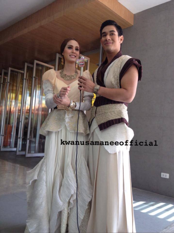 อ๋อม - ขวัญ @ งานแถลงข่าวละครเวที มหาชาติ มหาบุรุษ