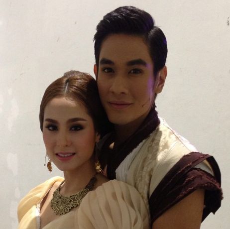 อ๋อม - ขวัญ @ งานแถลงข่าวละครเวที มหาชาติ มหาบุรุษ
