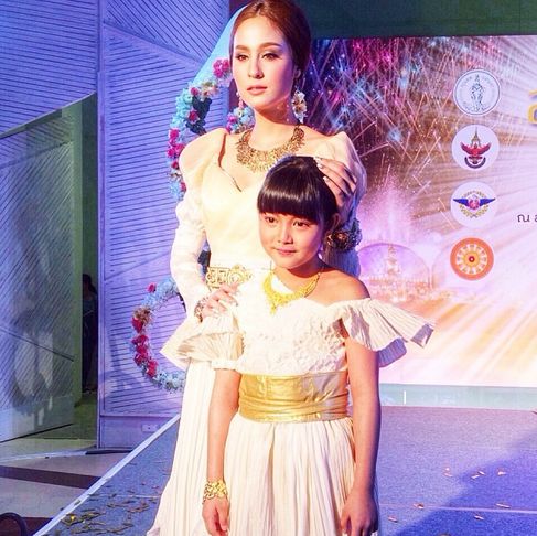 อ๋อม - ขวัญ @ งานแถลงข่าวละครเวที มหาชาติ มหาบุรุษ