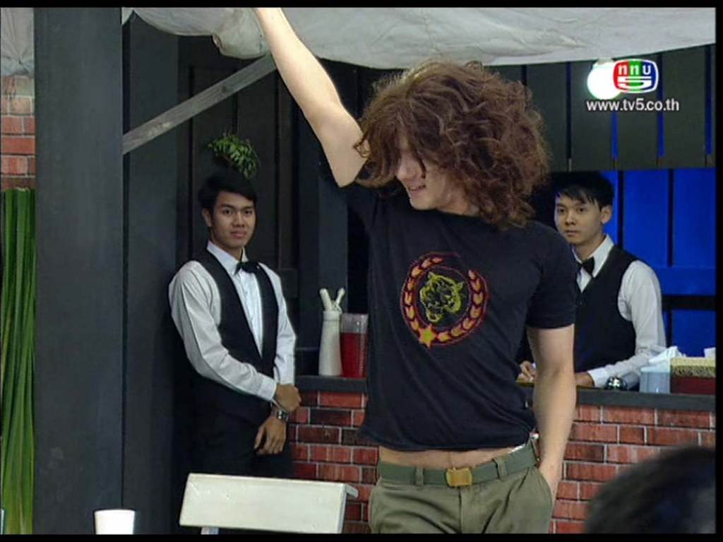 หลาบปาก ของนาง ,เม้าส์-ณัฐชา .ระเบิดเที่ยงแถวตรง