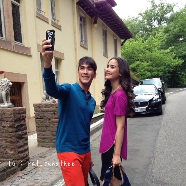 ณเดชน์ & ญาญ่า อุรัสยา @ เพื่อนเดินทาง vol.35 no.408 December 2013