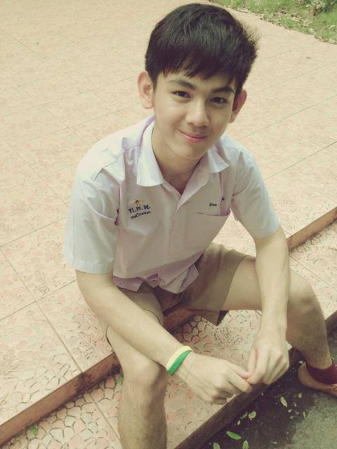 เด็กมัธยม หล่อชิวๆครับ