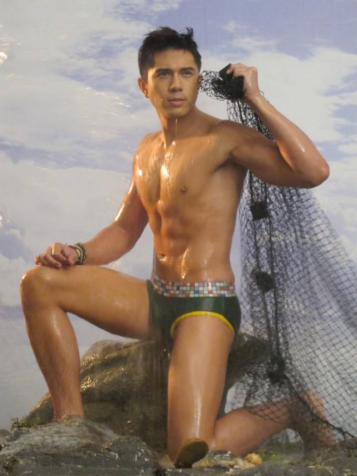 Paulo Avelino Bench