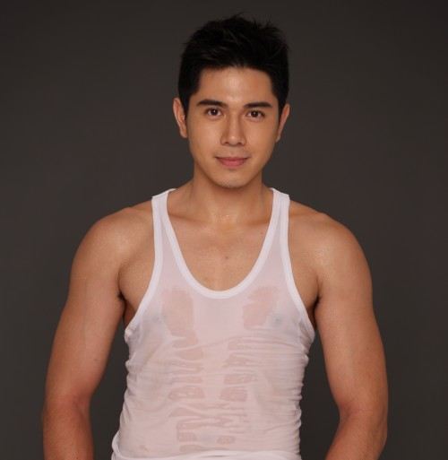 Paulo Avelino Bench