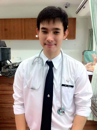 หนุ่มคนนี้ น่ารัก คุยเก่ง อารมณ์ดี เฟรชชี่บอยปี 2555 ชื่อ บัส รุ่น 24 ภูมิลำเนาสระแก้ว จากรั้ว วพบ.