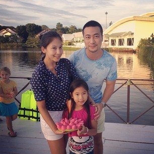 ครอบครัว หนิง ศรัยฉัตร