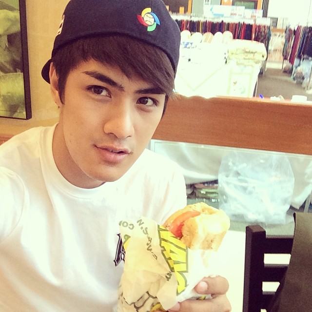 เขต ธาราเขต หนุ่มหล่อคมเข้มจากวิกหมอชิต