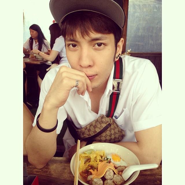แพน วงแวมป์ ถ้าจะขาวขนาดนี้นะ ...น่ากินไหม๊ละ