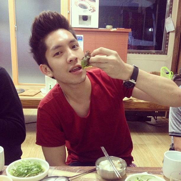 แพน วงแวมป์ ถ้าจะขาวขนาดนี้นะ ...น่ากินไหม๊ละ