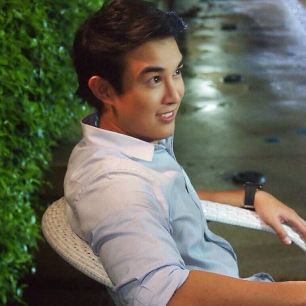 โตนนท์ วงศ์บุญ  ยิ้ม ยิ้ม จะละลายค๊ะ