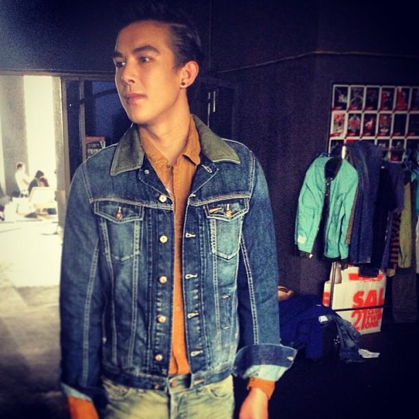โตนนท์ วงศ์บุญ  ยิ้ม ยิ้ม จะละลายค๊ะ
