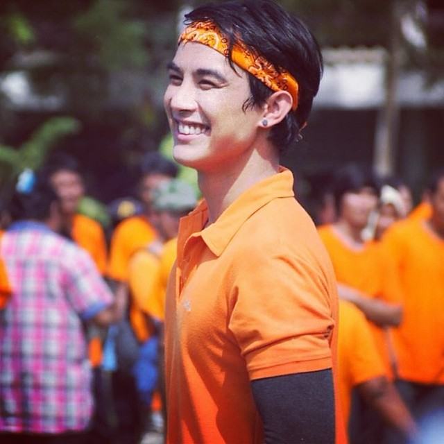 โตนนท์ วงศ์บุญ  ยิ้ม ยิ้ม จะละลายค๊ะ