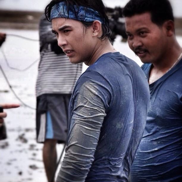 โตนนท์ วงศ์บุญ  ยิ้ม ยิ้ม จะละลายค๊ะ