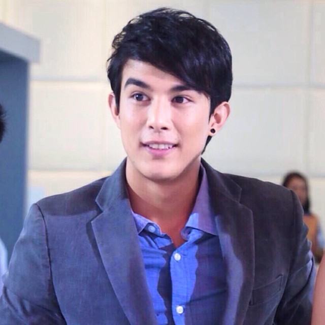 โตนนท์ วงศ์บุญ  ยิ้ม ยิ้ม จะละลายค๊ะ