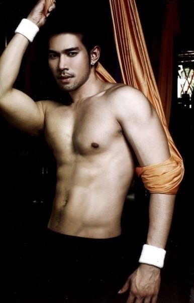 พี่ก้อง แรงเงา แน่นขื้นมากนะเค๊อะ ดูภาพจากเช็ทนี้เอาเอง ฟินนนนน