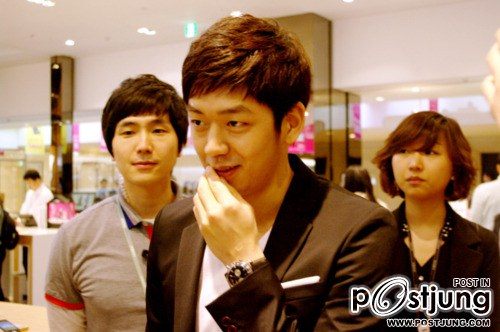นักแบดมินตันทีมชาติเกาหลี Lee Yong Dae