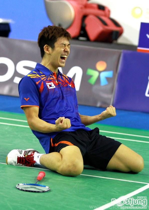 นักแบดมินตันทีมชาติเกาหลี Lee Yong Dae