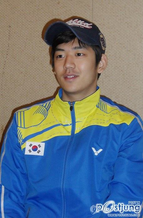 นักแบดมินตันทีมชาติเกาหลี Lee Yong Dae