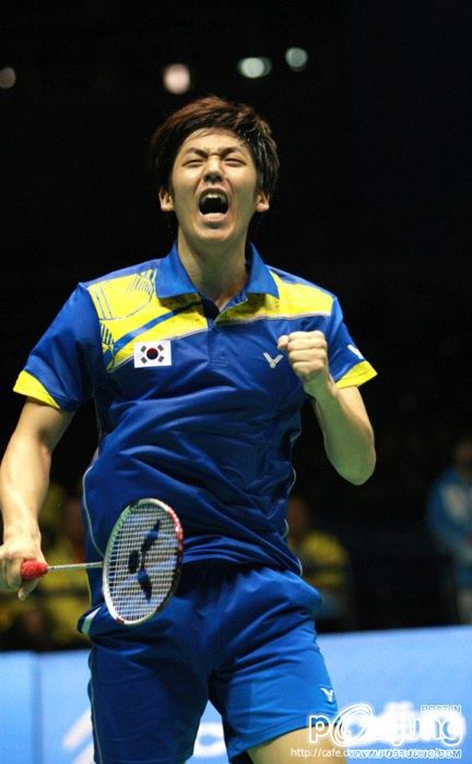 นักแบดมินตันทีมชาติเกาหลี Lee Yong Dae