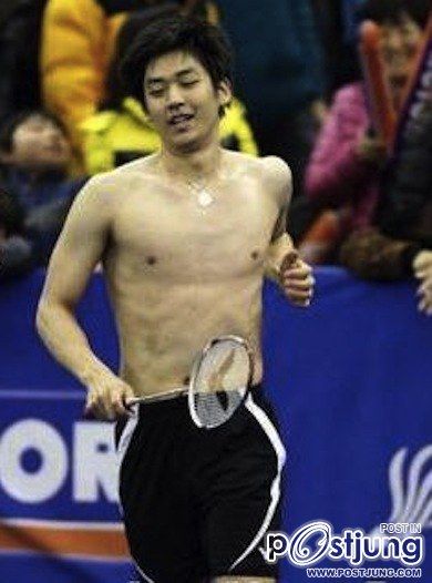 นักแบดมินตันทีมชาติเกาหลี Lee Yong Dae