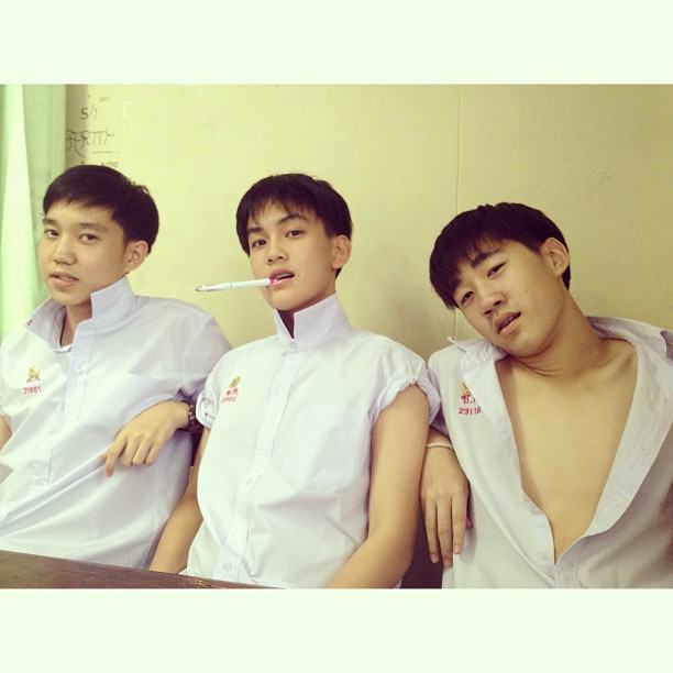 เด็กมัธยมสมัยนี้น่ารักกันทั้งนั้น : )