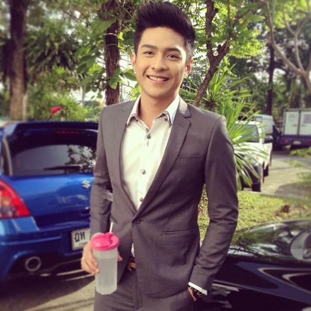 โหน ธนากร หล๊อหล่อ (อัพเดทไอจี)