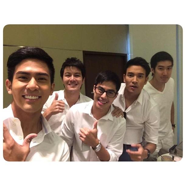 เช้าวานนี้ เหล่าดาราและดาวรุ่งชื่อดังของช่อง3รวมตัวกันอย่างอบอุ่นเข้าไปสวัสดีปีใหม่ผู้ใหญ่ในช่องจ้า!