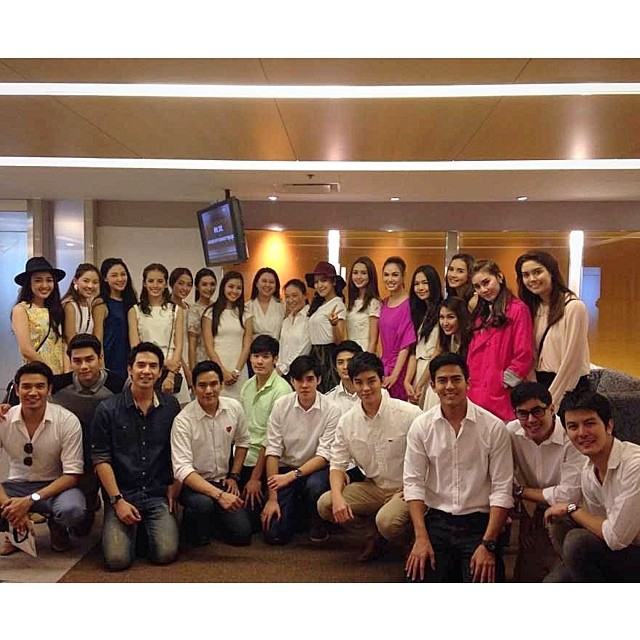เช้าวานนี้ เหล่าดาราและดาวรุ่งชื่อดังของช่อง3รวมตัวกันอย่างอบอุ่นเข้าไปสวัสดีปีใหม่ผู้ใหญ่ในช่องจ้า!