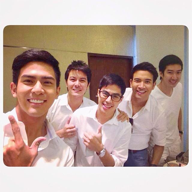 เช้าวานนี้ เหล่าดาราและดาวรุ่งชื่อดังของช่อง3รวมตัวกันอย่างอบอุ่นเข้าไปสวัสดีปีใหม่ผู้ใหญ่ในช่องจ้า!