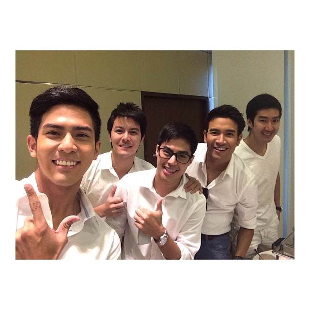เช้าวานนี้ เหล่าดาราและดาวรุ่งชื่อดังของช่อง3รวมตัวกันอย่างอบอุ่นเข้าไปสวัสดีปีใหม่ผู้ใหญ่ในช่องจ้า!