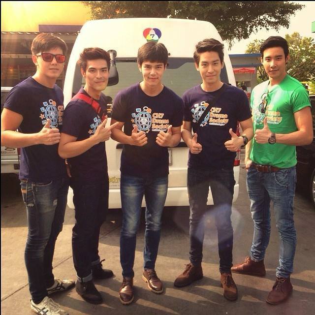 ว้าว ว้าว พระเอกดาวรุ่ง ช่อง7 หล่อทุกคนเลยค่ะ  อิอิ