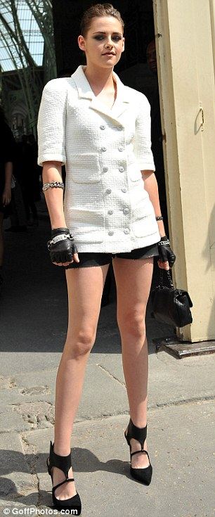 Kristen Stewart  พรีเซนเตอร์คนใหม่ของ CHANEL  คอลเลคชั่น M&eacute;tiers D&rsquo;Art Paris-Dallas