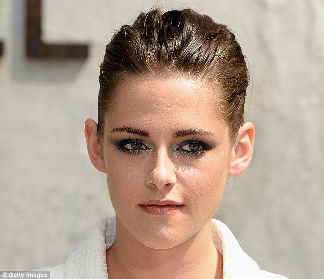 Kristen Stewart  พรีเซนเตอร์คนใหม่ของ CHANEL  คอลเลคชั่น M&eacute;tiers D&rsquo;Art Paris-Dallas