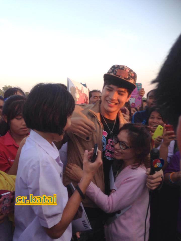 ไมค์ ภัทรเดช แจกปฏทินช่อง7สี
