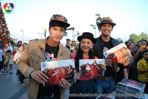 ไมค์ ภัทรเดช แจกปฏทินช่อง7สี