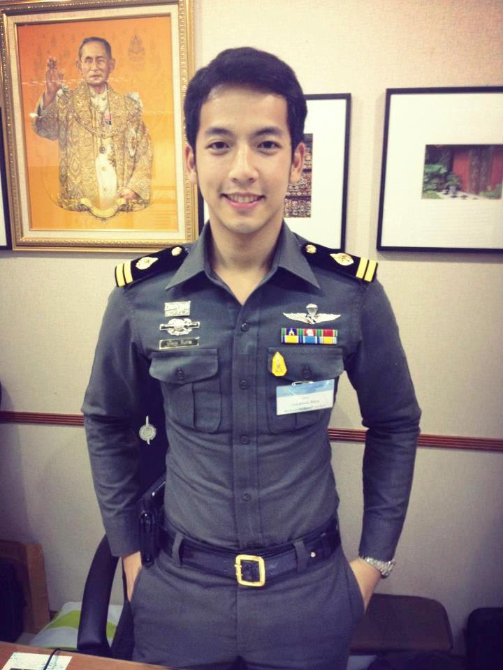 พอแค่นี้ก่อน.....190 หนุ่ม ๆ ในเครื่องแบบ