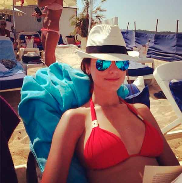 STEFANIE FERNANDEZ-FORMAL MISS UNIVERSE 2009