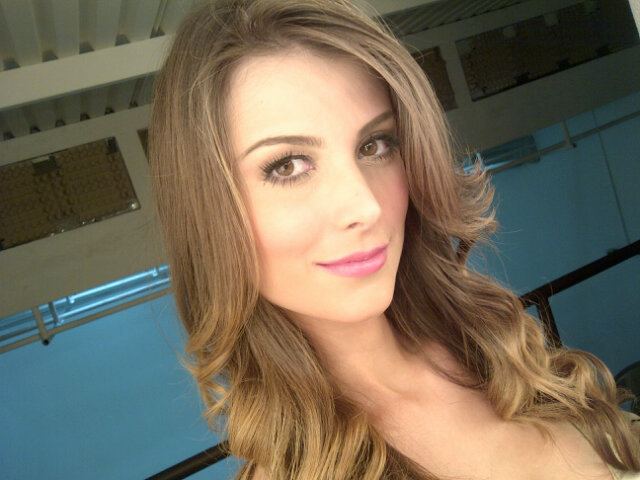 STEFANIE FERNANDEZ-FORMAL MISS UNIVERSE 2009