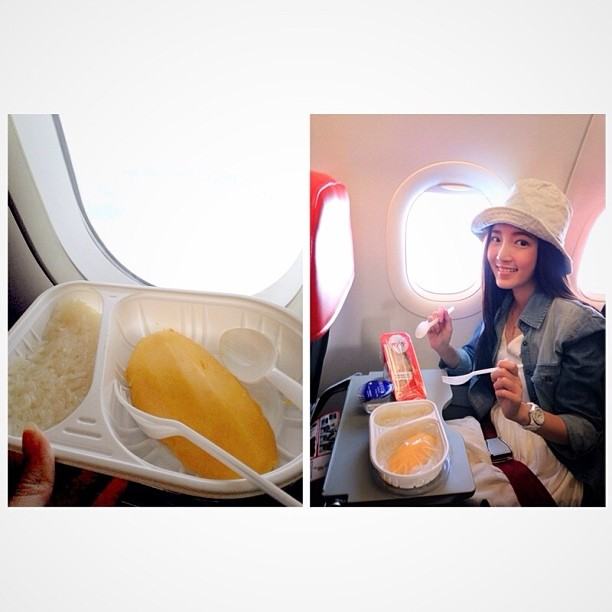 สาวๆ มาอวดอาหารลอยฟ้าบนเครื่อง Air Asia